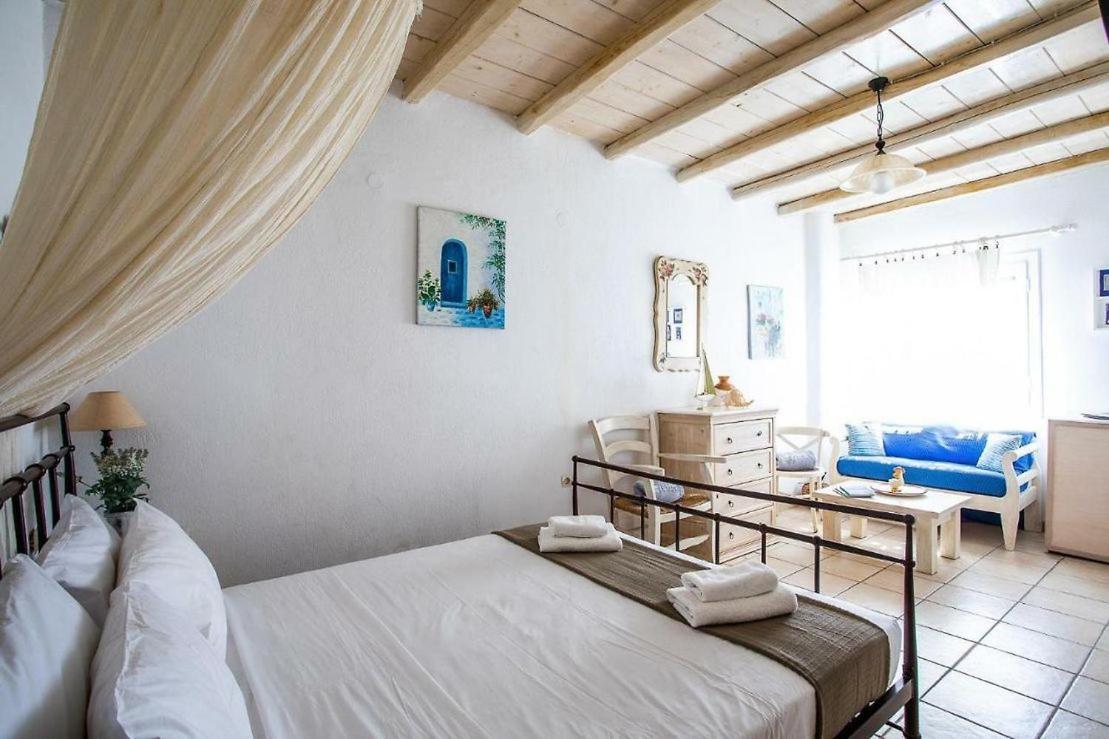 Mykonos Coastal Retreat - Giovanna's Beachfront Escape With Jacuzzi Mykonos Town