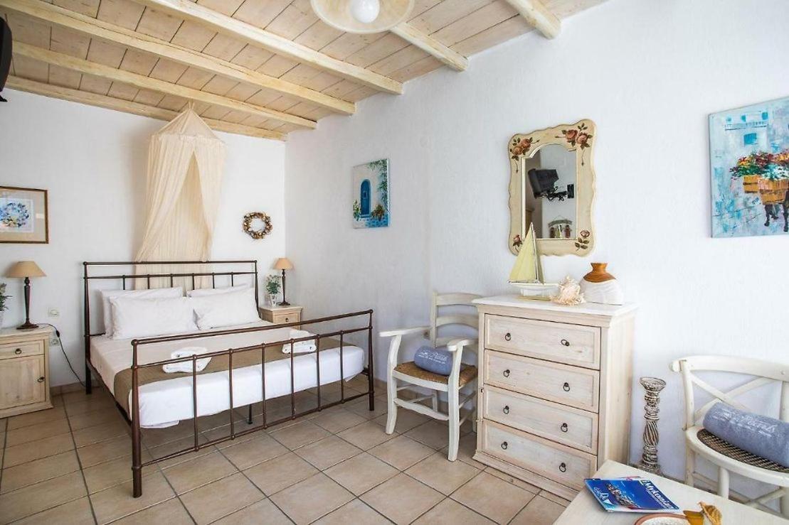 Holiday home Mykonos Coastal Retreat - Giovanna's Beachfront Escape With Jacuzzi *